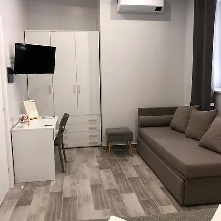 Vittorio Emanuele Oda ve Kahvaltı Cirò Marina