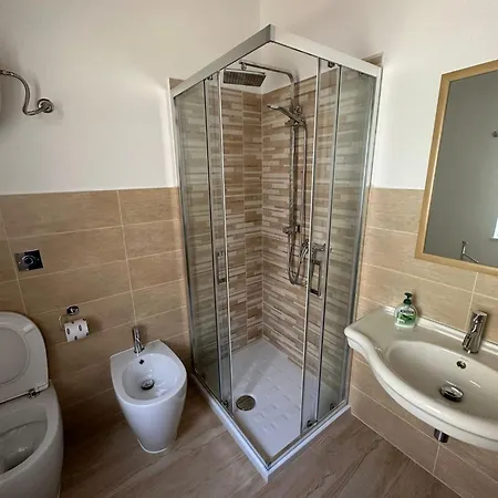 Vittorio Emanuele Oda ve Kahvaltı Cirò Marina